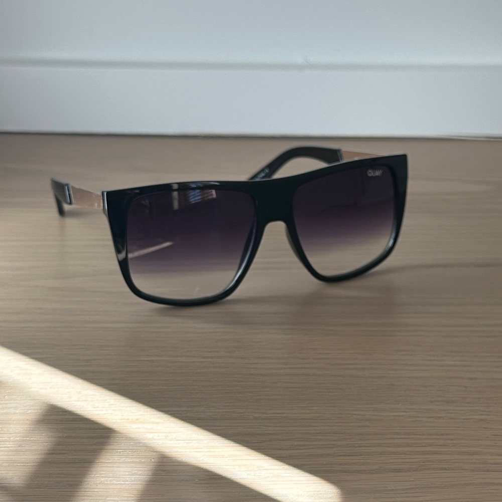 Quay Sunglasses, style “Incognito 126”